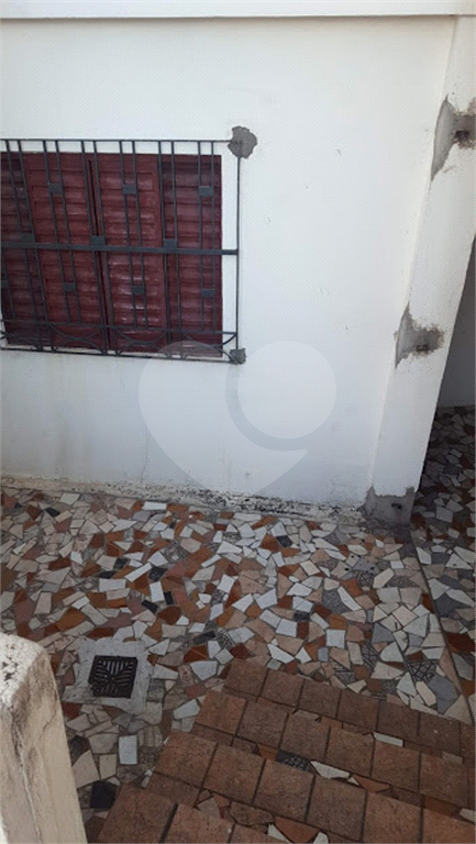 São dois  imóveis na Vila Gustavo no mesmo terreno 15 minutos a pé para o Metrô