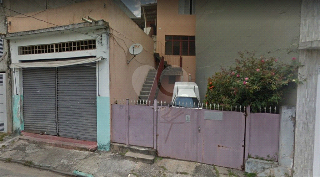 São dois  imóveis na Vila Gustavo no mesmo terreno 15 minutos a pé para o Metrô