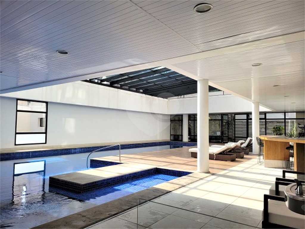 APARTAMENTO em PINHEIROS