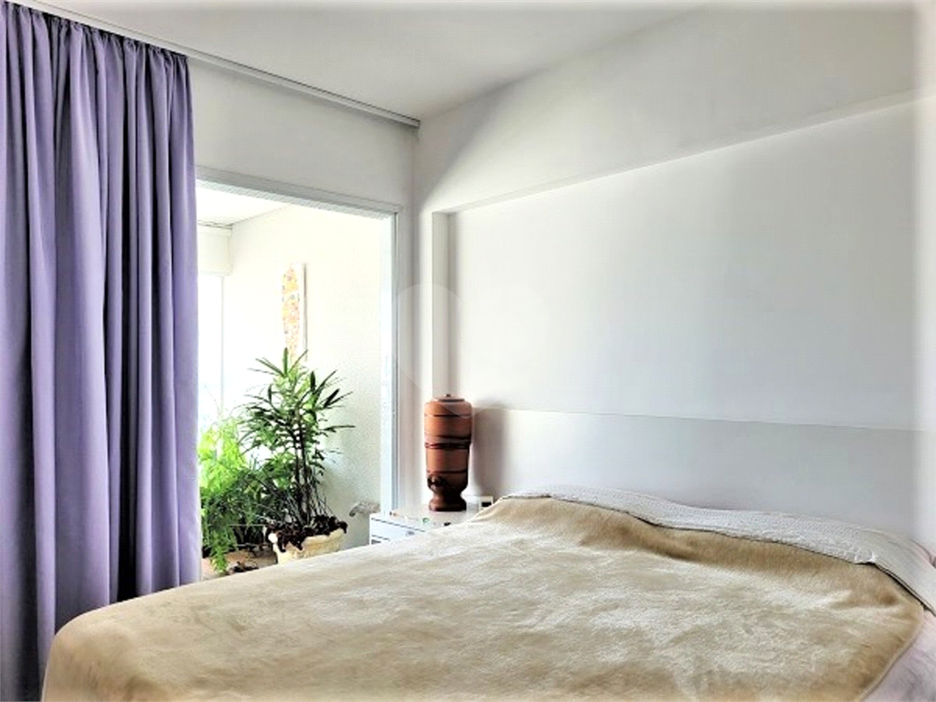 APARTAMENTO em PINHEIROS