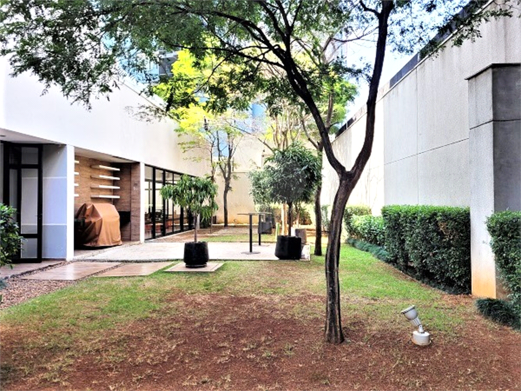 APARTAMENTO em PINHEIROS