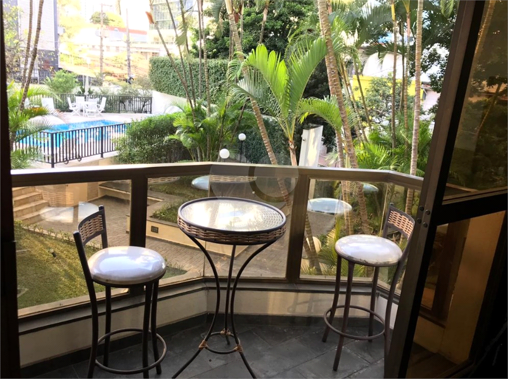 APARTAMENTO em VILA OLÍMPIA