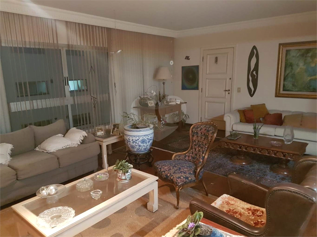 Apartamento com 210m 4 dorm 1 suite 2 banheiros e 2 vagas de garagem perto do metro São Judas 