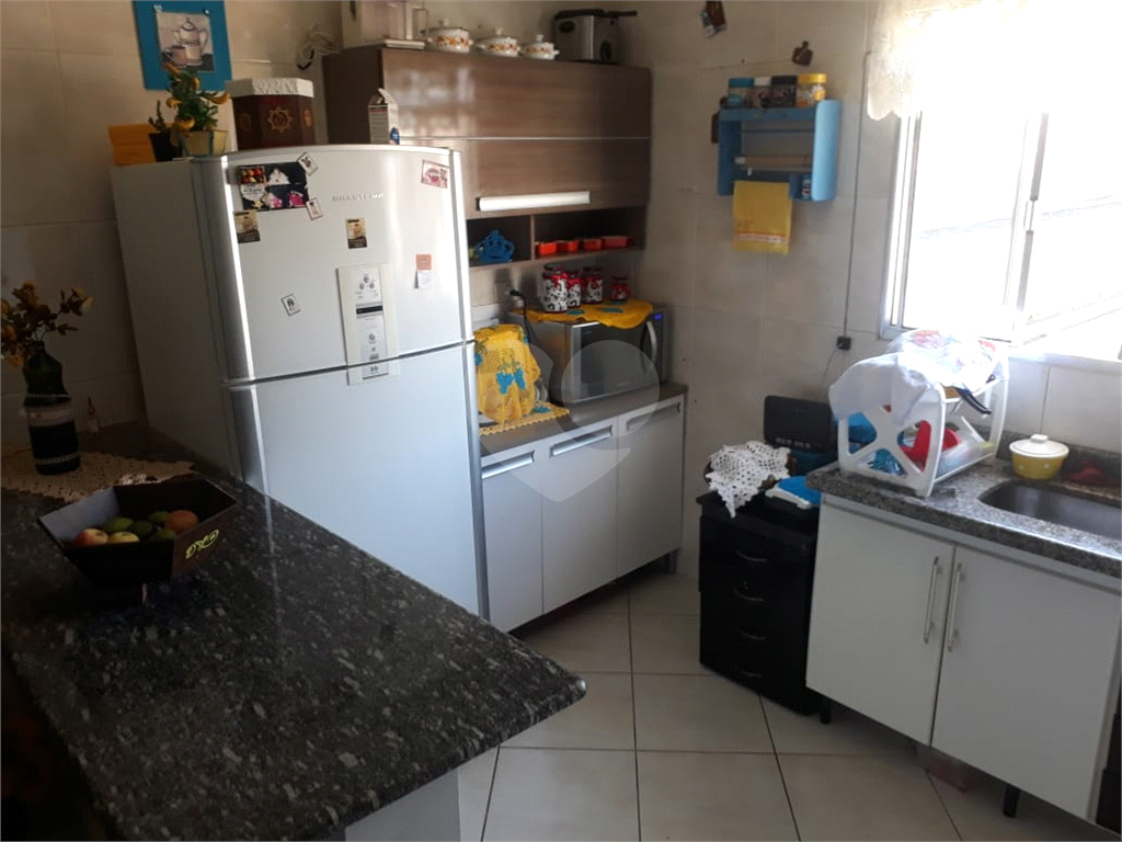 Sobrado excelente ideal para moradia e renda conta com salão na frente mais casa nos fundos