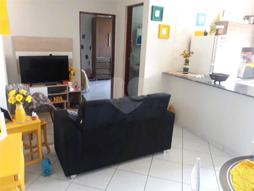 Sobrado excelente ideal para moradia e renda conta com salão na frente mais casa nos fundos