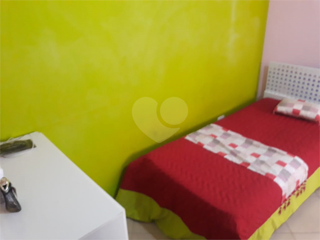 Sobrado excelente ideal para moradia e renda conta com salão na frente mais casa nos fundos