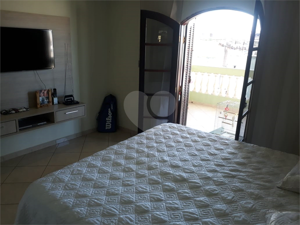 Sobrado excelente ideal para moradia e renda conta com salão na frente mais casa nos fundos