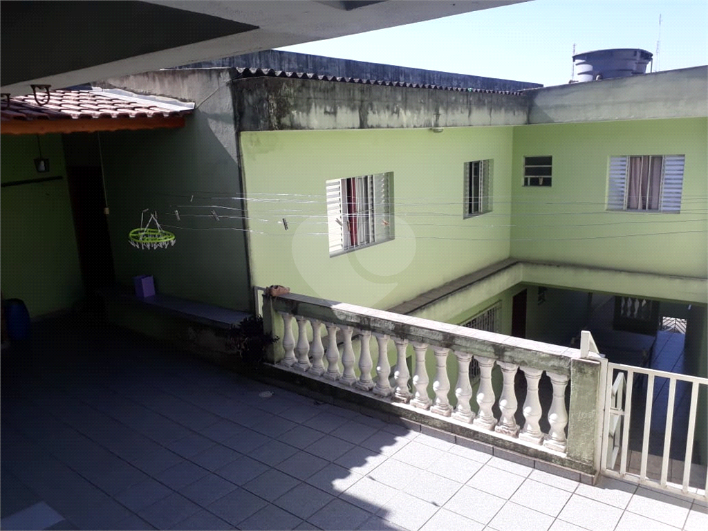 Sobrado excelente ideal para moradia e renda conta com salão na frente mais casa nos fundos