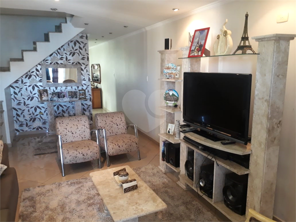 Sobrado excelente ideal para moradia e renda conta com salão na frente mais casa nos fundos