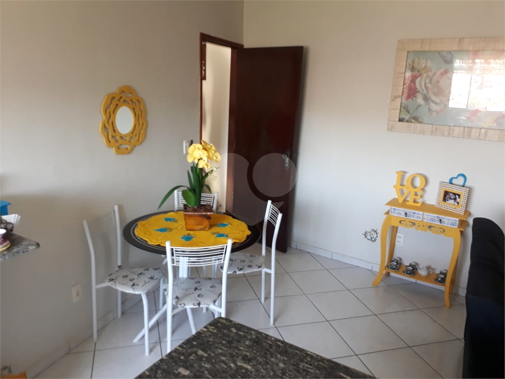 Sobrado excelente ideal para moradia e renda conta com salão na frente mais casa nos fundos