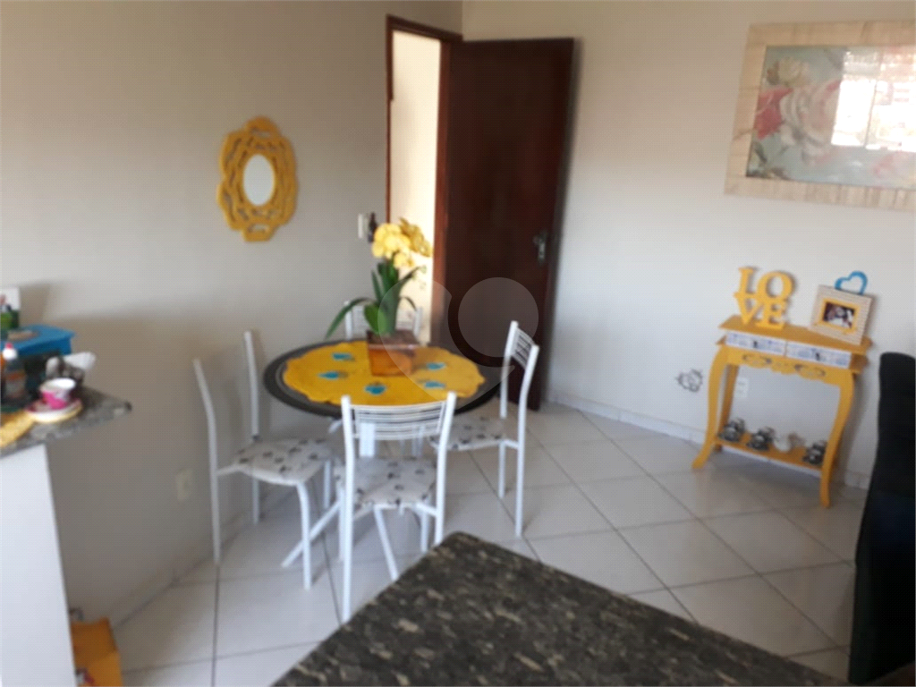 Sobrado excelente ideal para moradia e renda conta com salão na frente mais casa nos fundos