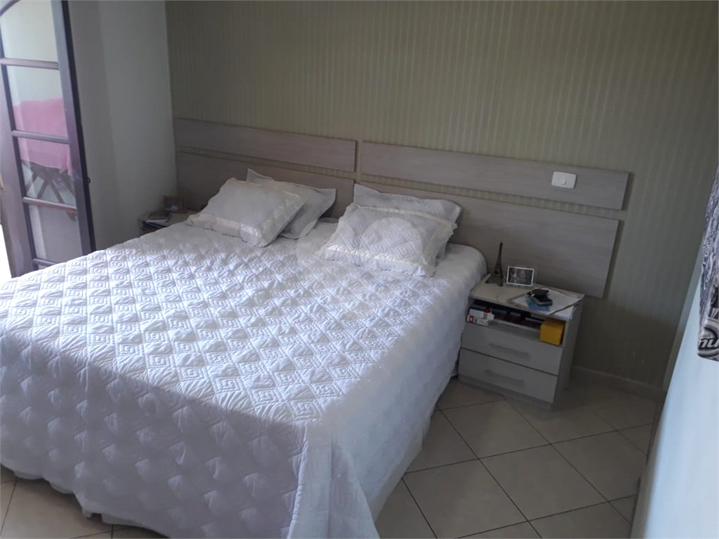 Sobrado excelente ideal para moradia e renda conta com salão na frente mais casa nos fundos