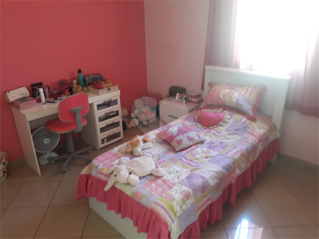 Sobrado excelente ideal para moradia e renda conta com salão na frente mais casa nos fundos