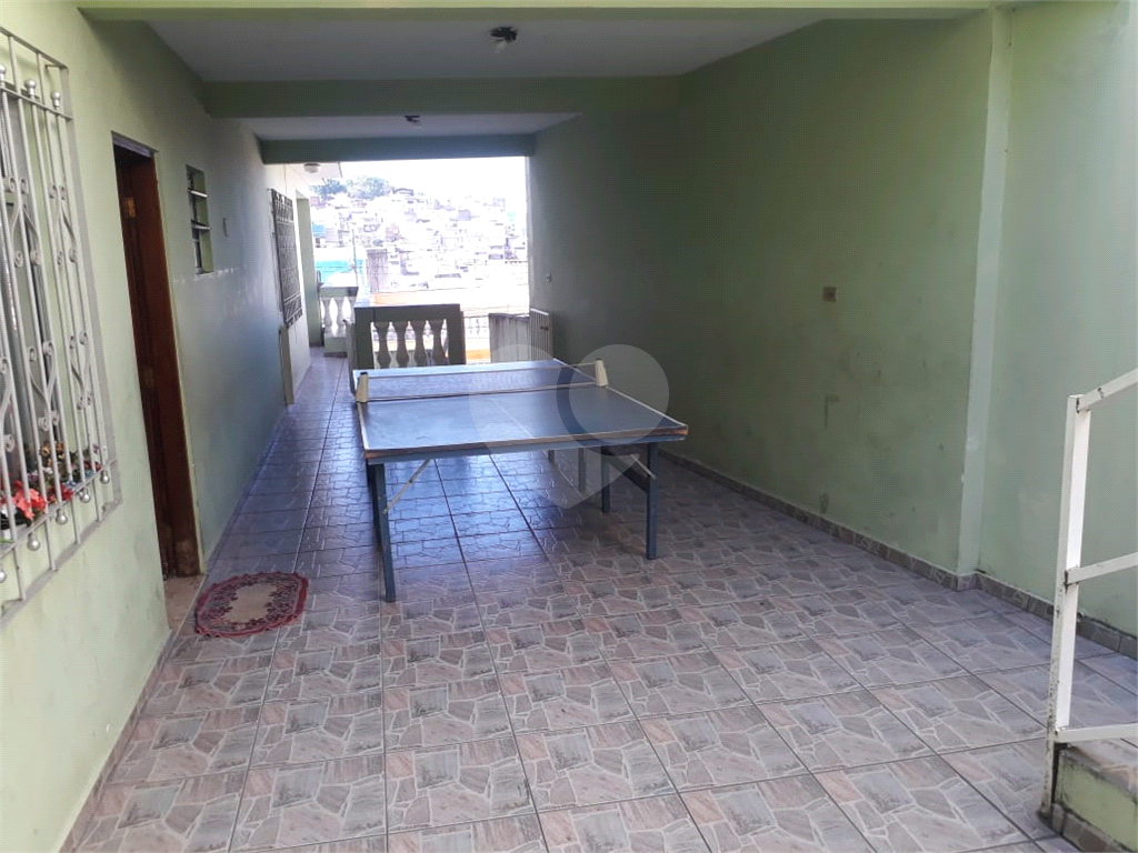 Sobrado excelente ideal para moradia e renda conta com salão na frente mais casa nos fundos