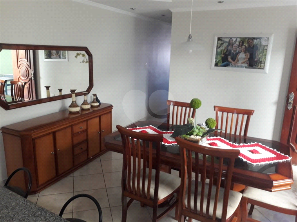 Sobrado excelente ideal para moradia e renda conta com salão na frente mais casa nos fundos