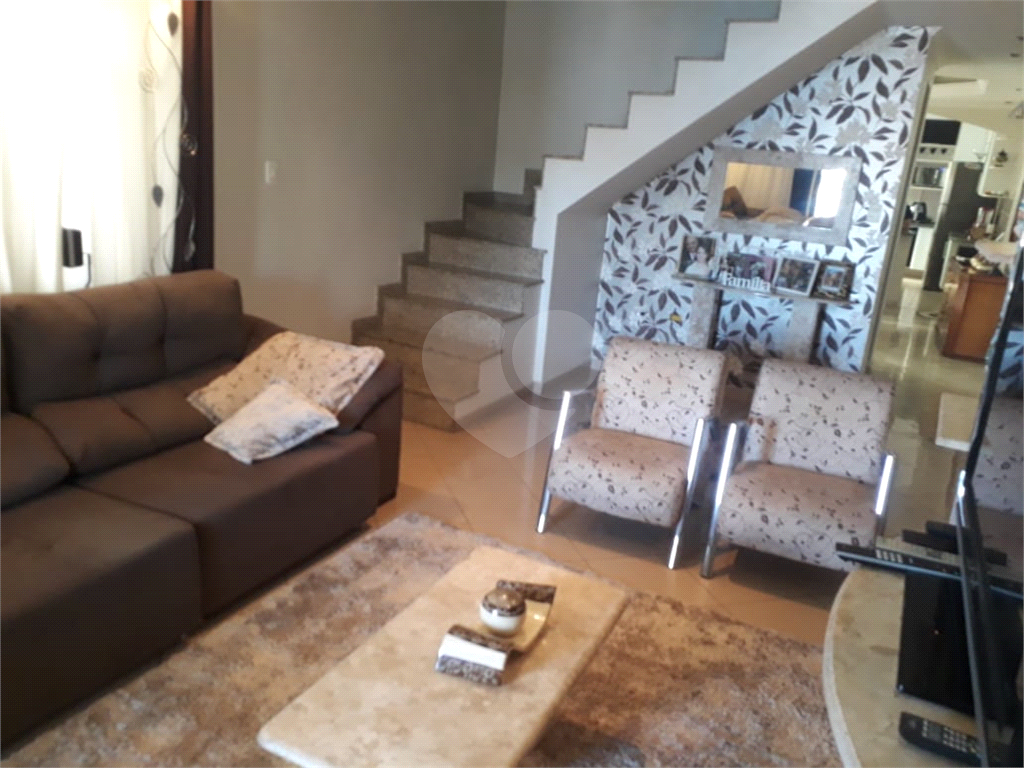 Sobrado excelente ideal para moradia e renda conta com salão na frente mais casa nos fundos