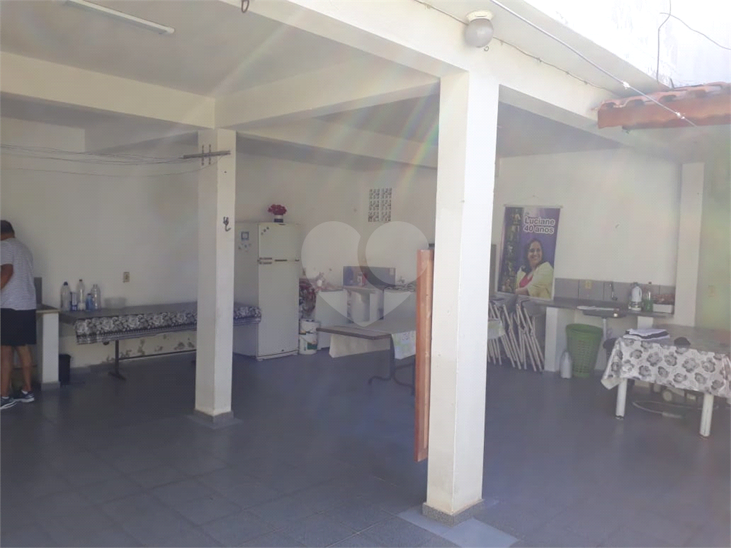 Sobrado excelente ideal para moradia e renda conta com salão na frente mais casa nos fundos