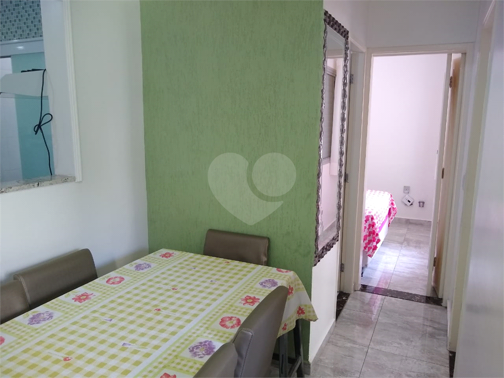 Vende-se apto de 02 dormitórios e 01 vaga - Vila Amélia 