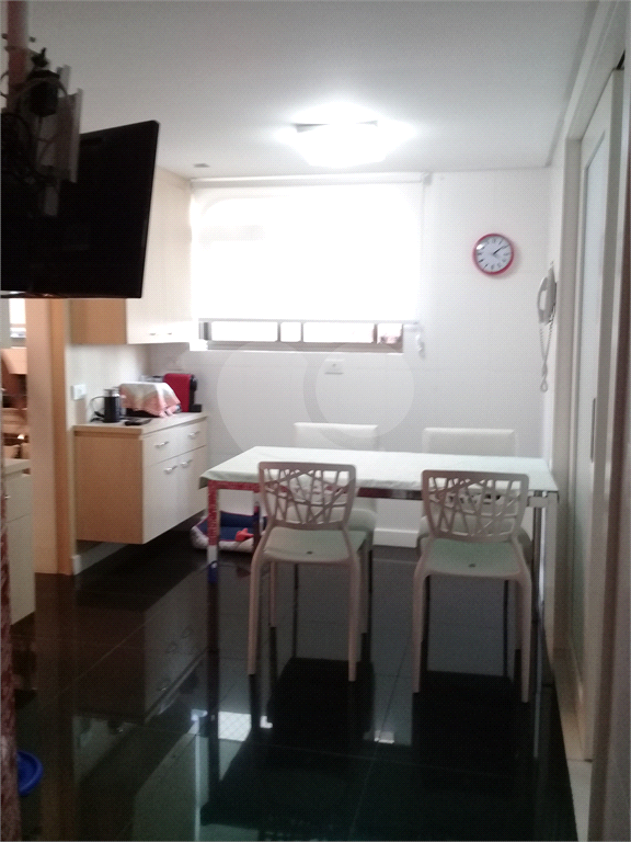 APARTAMENTO em SANTANA