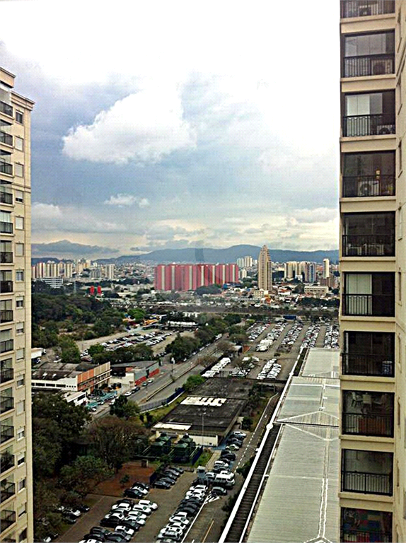 Sala com 87,21 METROS QUADRADOS 8 minutos do Metrô