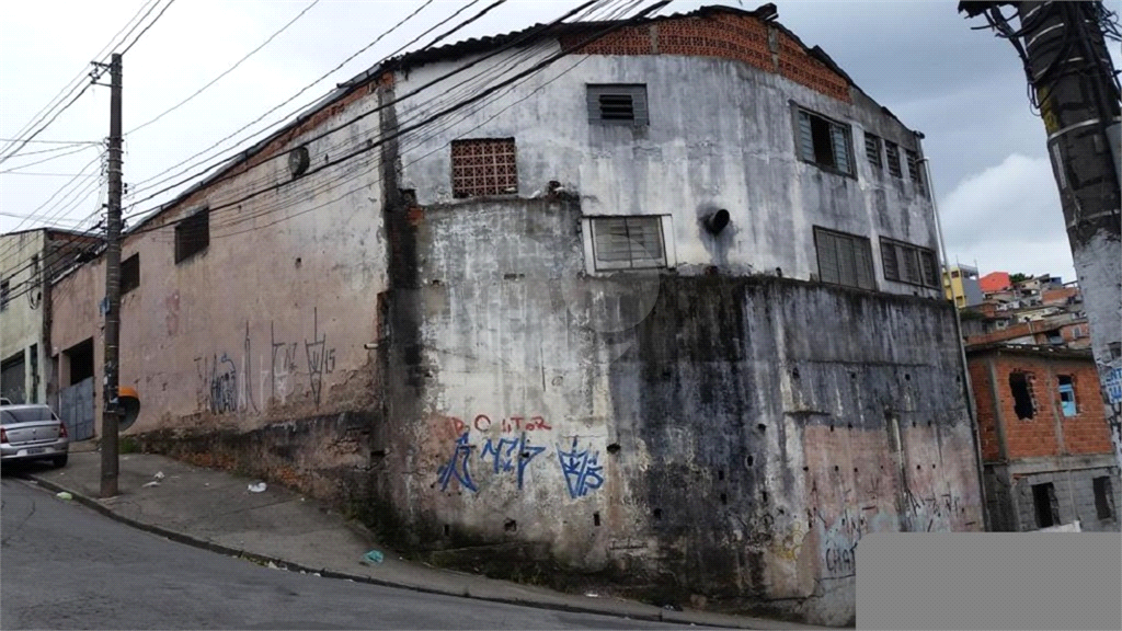 Galpão no Jardim Peri com 312 metros quadrados ao lado da Avenida Inajar de Souza