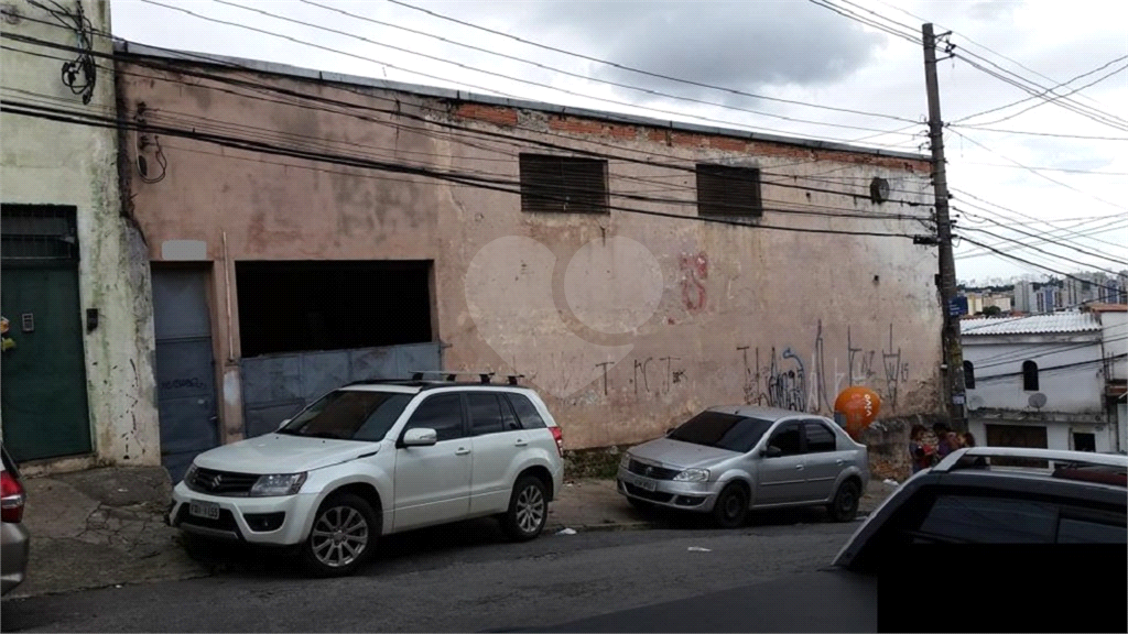 Galpão no Jardim Peri com 312 metros quadrados ao lado da Avenida Inajar de Souza