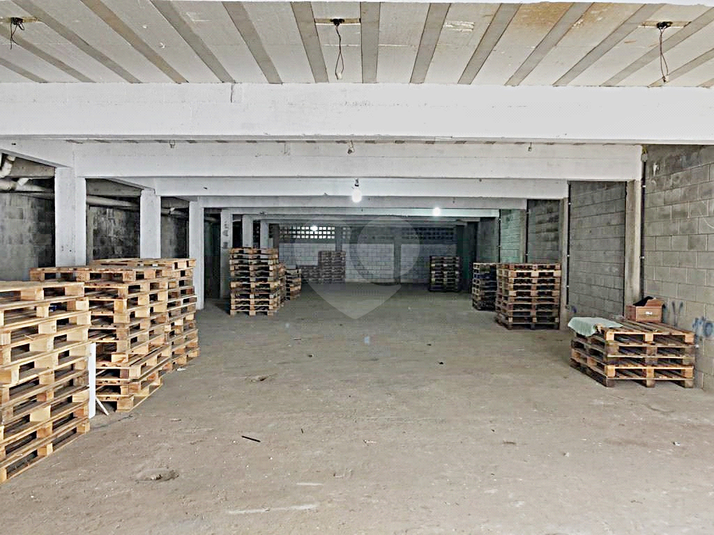 Prédio projetado para a construção de 12 apartamentos,
