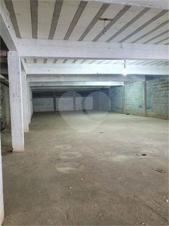 Prédio projetado para a construção de 12 apartamentos,