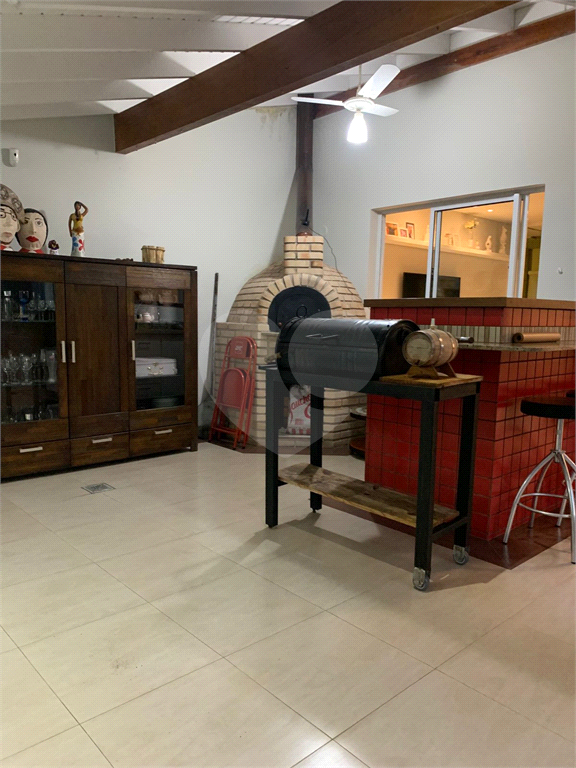 Sobrado em condomínio fechado de alto padrão. Segurança e infraestrutura para sua família