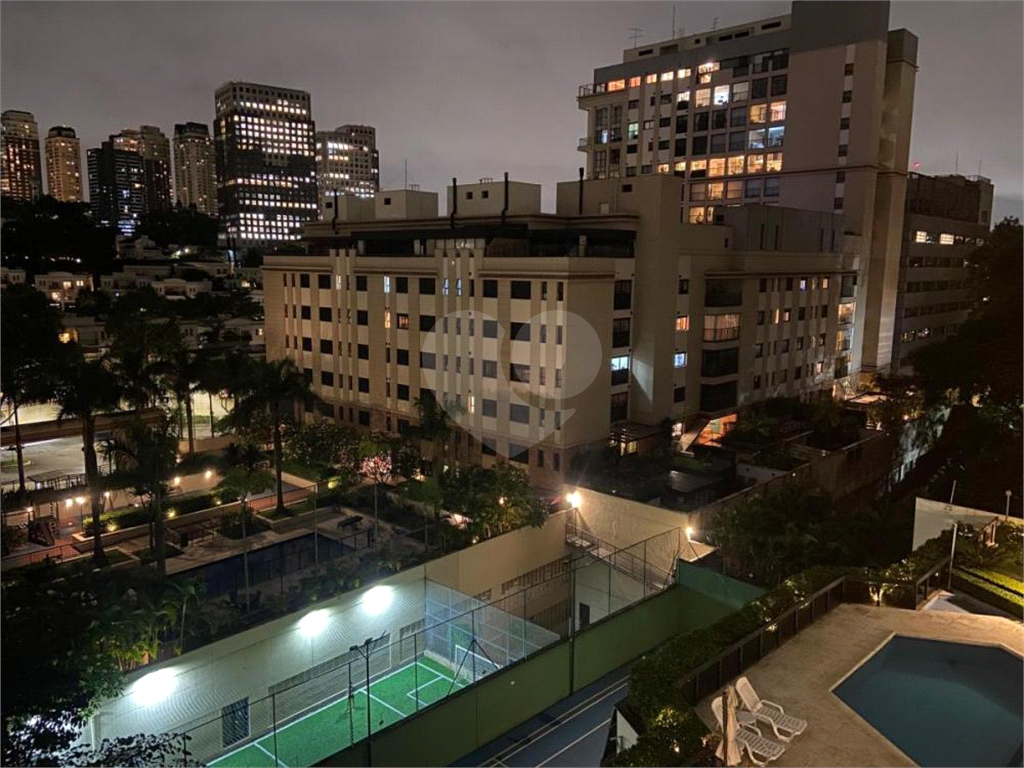 Real Parque Agradável apartamento com varanda na copa da árvore e na melhor prumada do edifício!!!