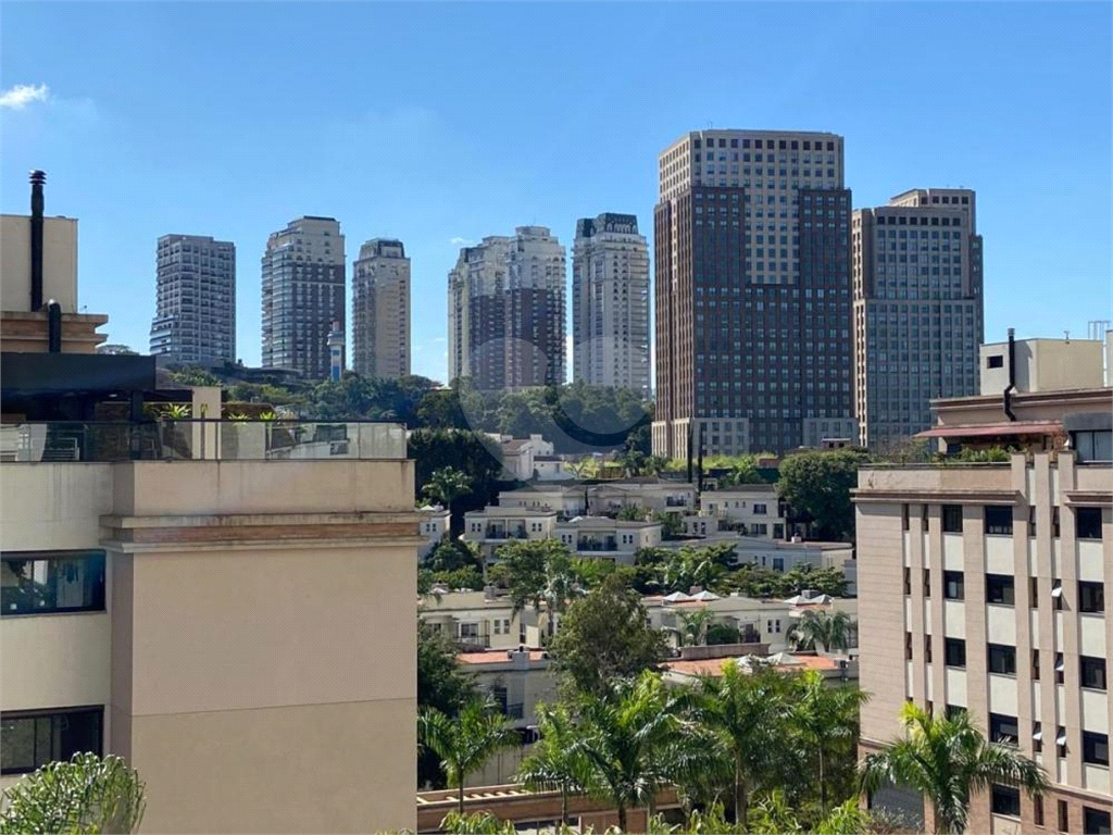 Real Parque Agradável apartamento com varanda na copa da árvore e na melhor prumada do edifício!!!