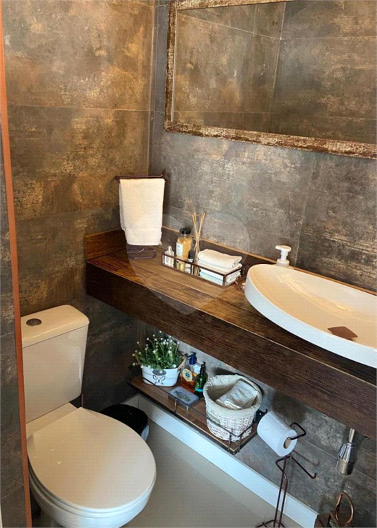 Real Parque Agradável apartamento com varanda na copa da árvore e na melhor prumada do edifício!!!