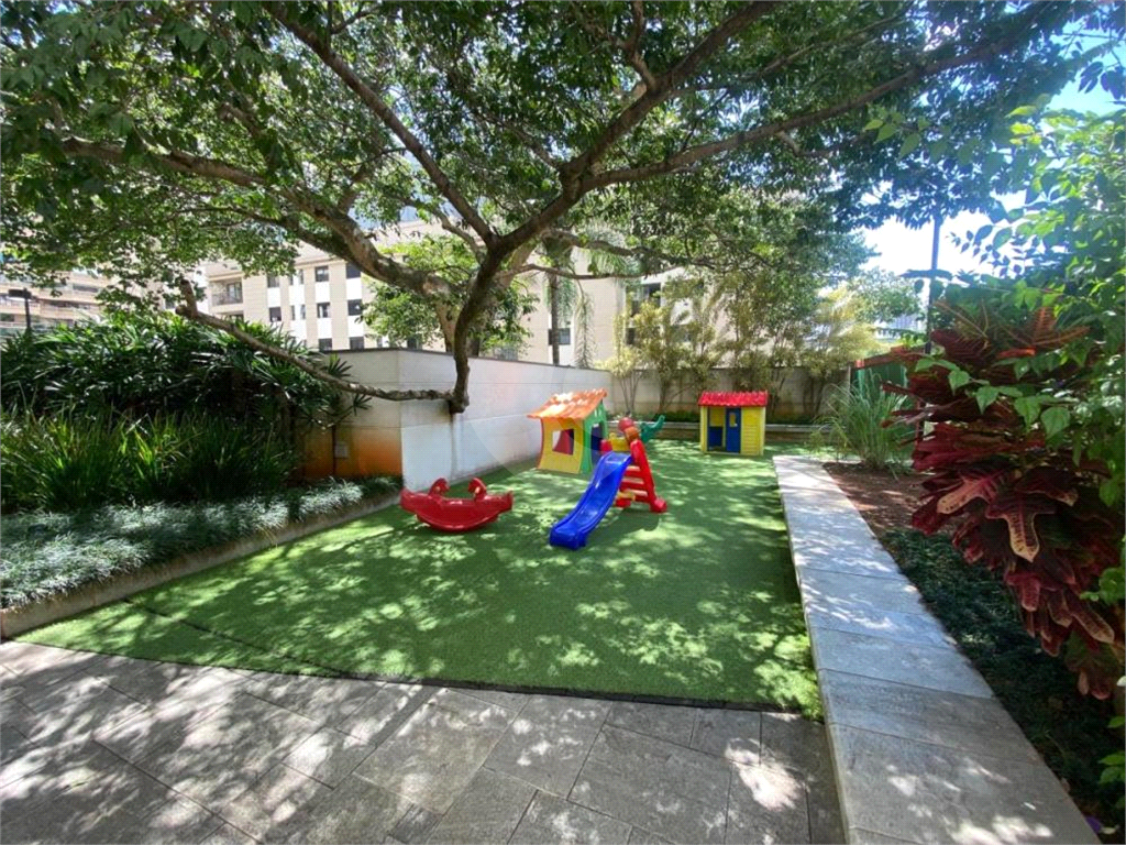 Real Parque Agradável apartamento com varanda na copa da árvore e na melhor prumada do edifício!!!