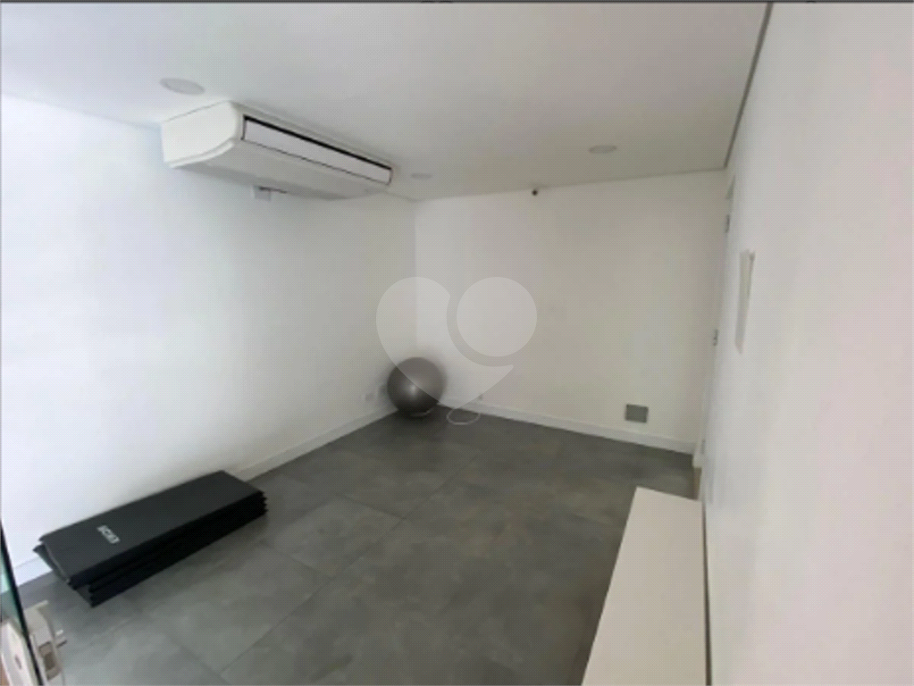 Real Parque Agradável apartamento com varanda na copa da árvore e na melhor prumada do edifício!!!