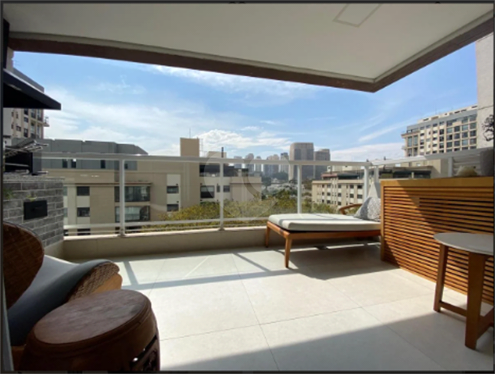 Real Parque Agradável apartamento com varanda na copa da árvore e na melhor prumada do edifício!!!