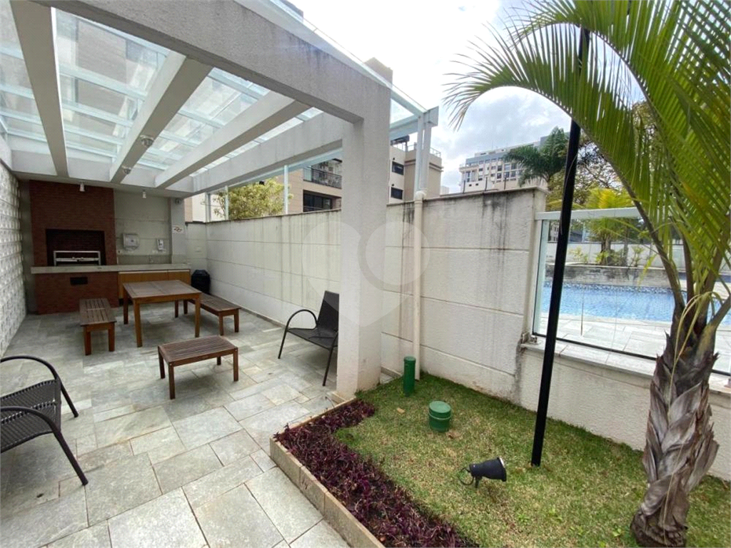 Real Parque Agradável apartamento com varanda na copa da árvore e na melhor prumada do edifício!!!