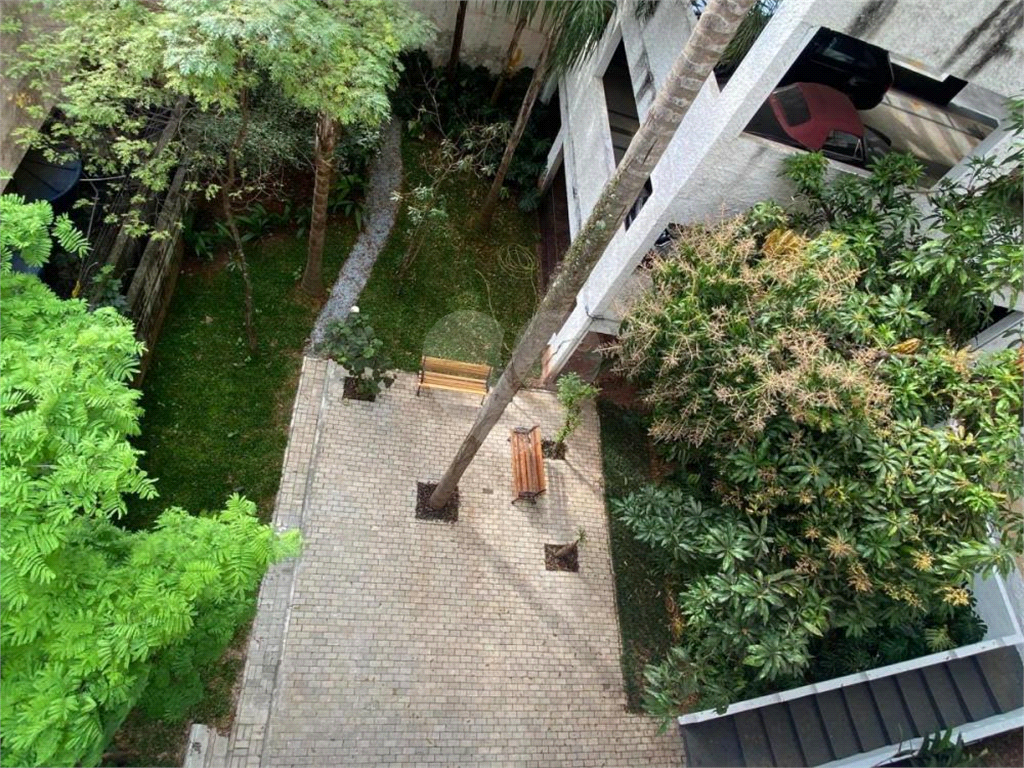 Real Parque Agradável apartamento com varanda na copa da árvore e na melhor prumada do edifício!!!