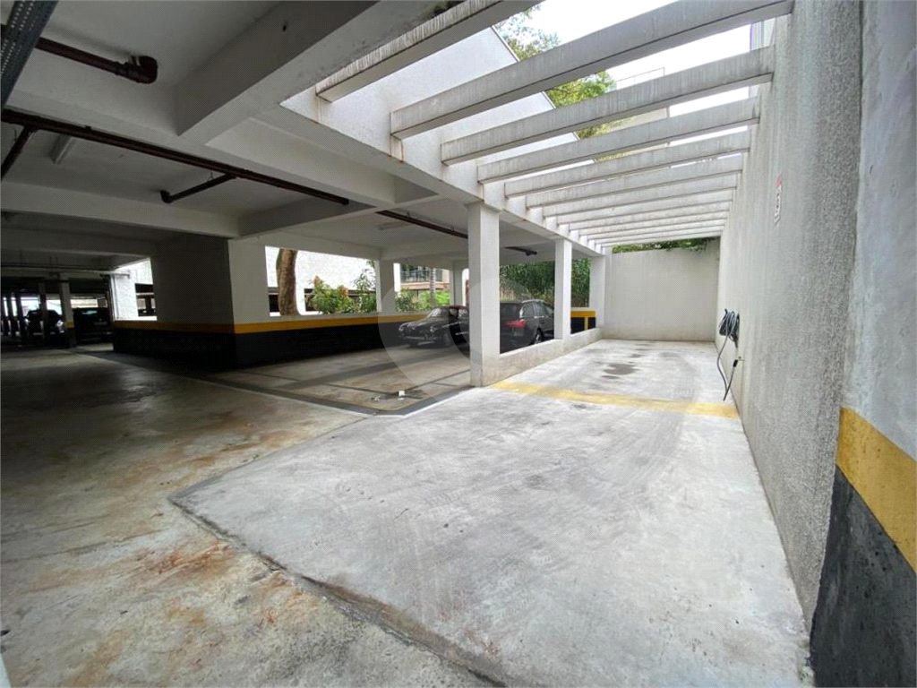 Real Parque Agradável apartamento com varanda na copa da árvore e na melhor prumada do edifício!!!