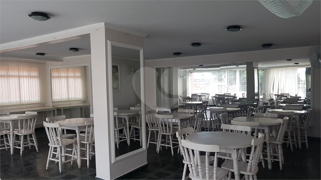 APARTAMENTO em VILA LEONOR