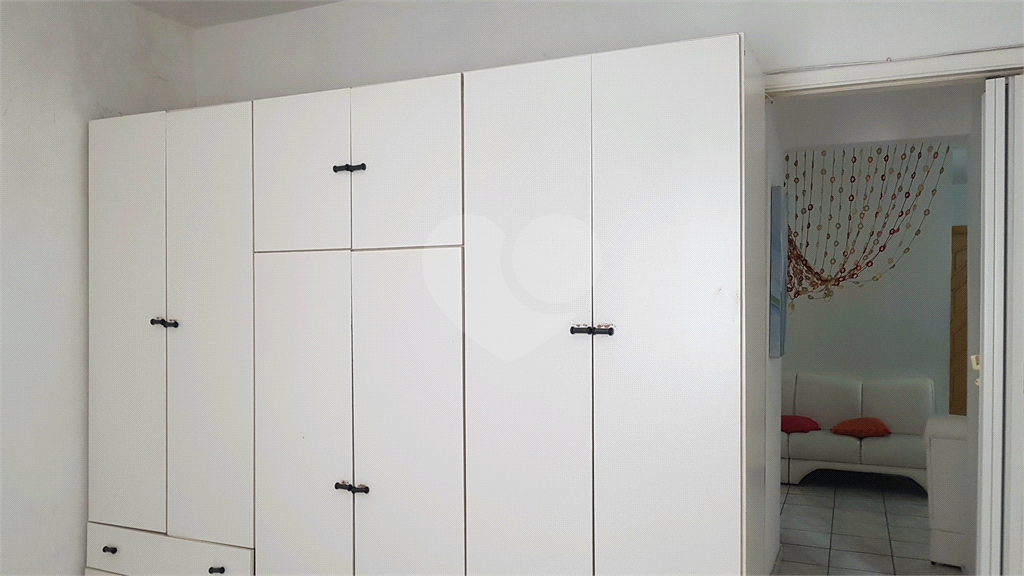APARTAMENTO em VILA LEONOR