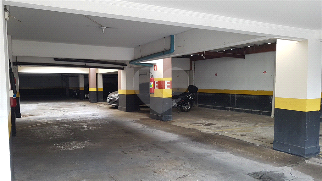 APARTAMENTO em VILA LEONOR