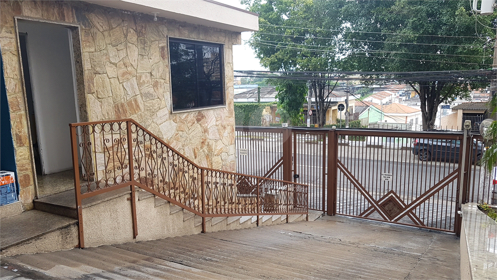 APARTAMENTO em VILA LEONOR