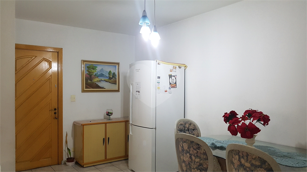 APARTAMENTO em VILA LEONOR