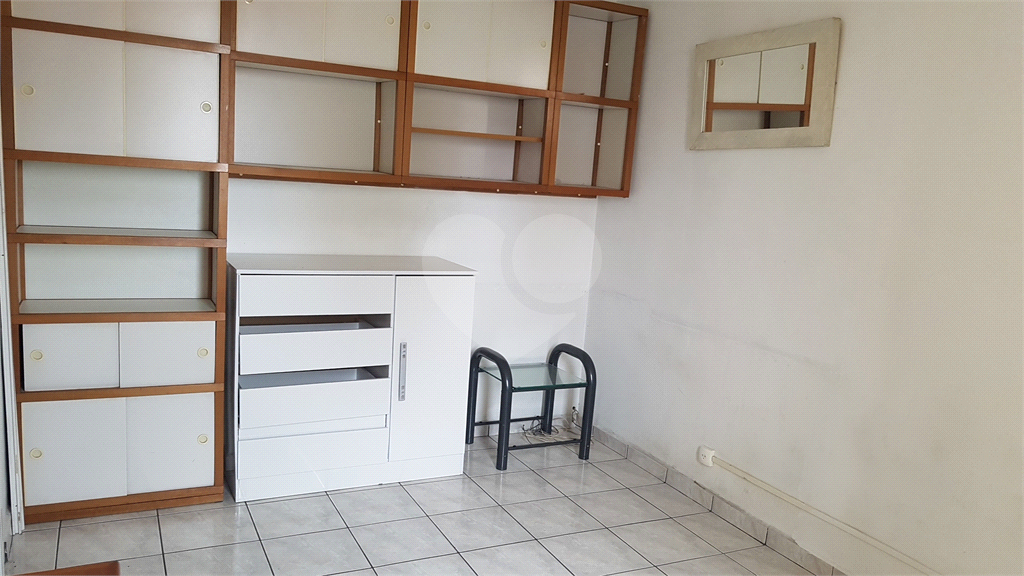 APARTAMENTO em VILA LEONOR