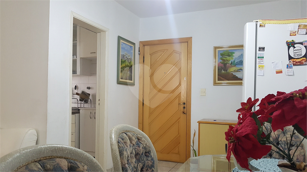 APARTAMENTO em VILA LEONOR
