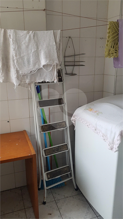 APARTAMENTO em VILA LEONOR