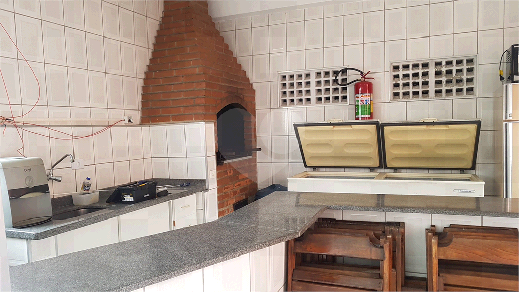 APARTAMENTO em VILA LEONOR