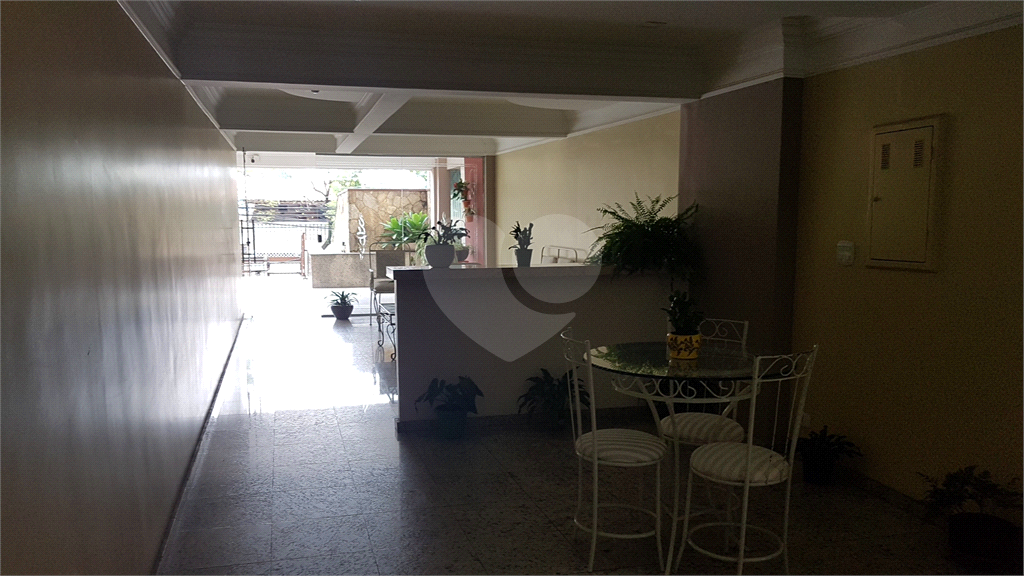APARTAMENTO em VILA LEONOR