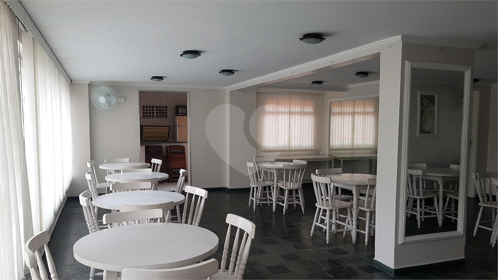 APARTAMENTO em VILA LEONOR