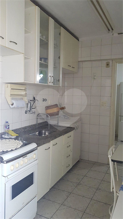 APARTAMENTO em VILA LEONOR